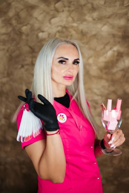 Oksana Krasnova - manikúra, pedikúra, masáže